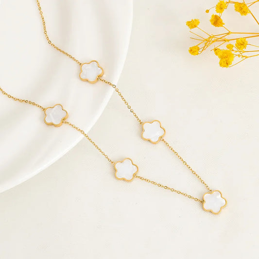 Fortuna | White Pearl Clover Necklace